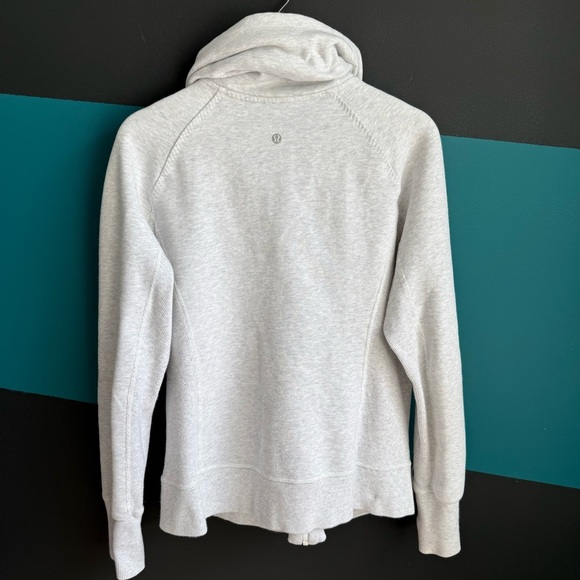 Lululemon Calm & Cozy Jacket
Heathered White / White size 12 - Picture 5 of 12